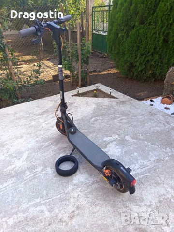 Електрическа тротинетка Ninebot F40 I – в много добро състояние, готова за каране!, снимка 1