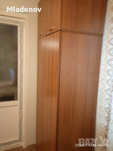 Запазен двукрилен гардероб с надстройка , снимка 2 - Гардероби - 52900488