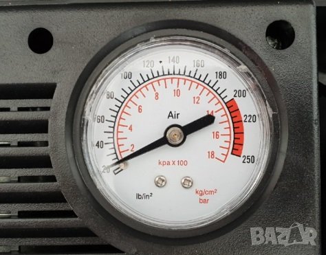 Компресор за гуми в куфар автомобил джип кола миниван бус, снимка 3 - Аксесоари и консумативи - 38095104