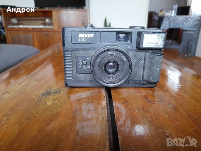 Стар фотоапарат Revue 250 F, снимка 1 - Антикварни и старинни предмети - 32609264