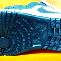 Обувки Nike Air Jordan, снимка 2 - Кецове - 39630858