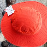 Продавам лека лятна бързосъхнеща шапка с голяма периферия, покривало за врата и UV защита, снимка 3 - Шапки - 28076038