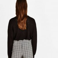 Черна кроп блуза bershka xs,s, снимка 1 - Блузи с дълъг ръкав и пуловери - 39268084