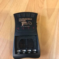 Зарядно устройство Duracell , снимка 1 - Батерии, зарядни - 36644521