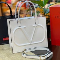 Дамска чанта Valentino, снимка 1 - Чанти - 32352565