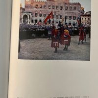 Книга уникат “Le Palio de Sienne” за конните състезания в Сиена, снимка 7 - Художествена литература - 43399326