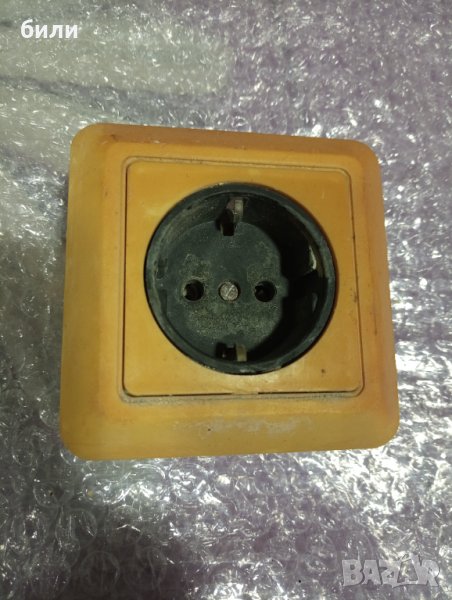 Стар контакт за вграждане , снимка 1