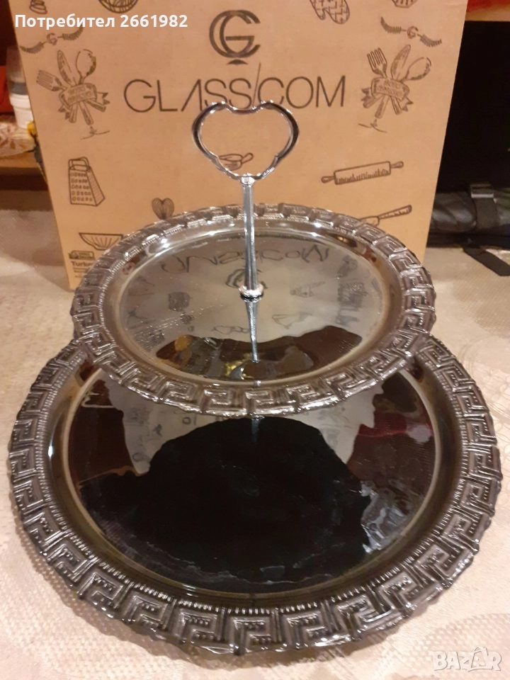 Красив стъклен поднос на две нива за сладки, снимка 1