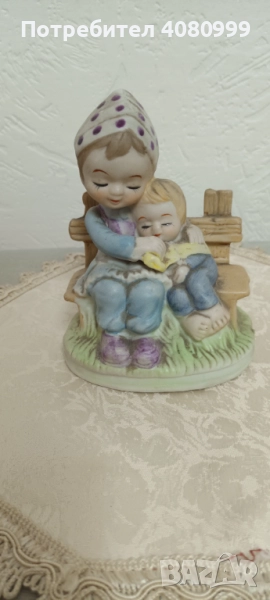 Мини фигурка "Две деца на пейка", снимка 1