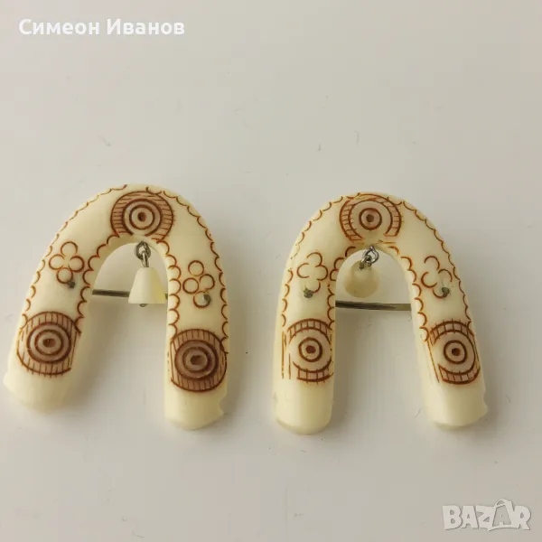 Лот от 2 стари съветски брошки подкови от кост - бивни #5859, снимка 1