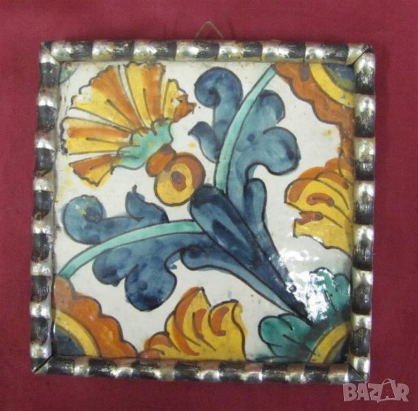 17c Antique Spanish Mayolica tile with stylised carnation, снимка 1