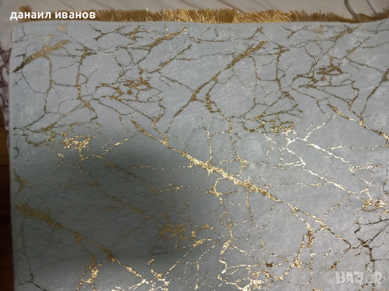 150 шир.на 200 дълж.бял сарай със златисто килим , снимка 1