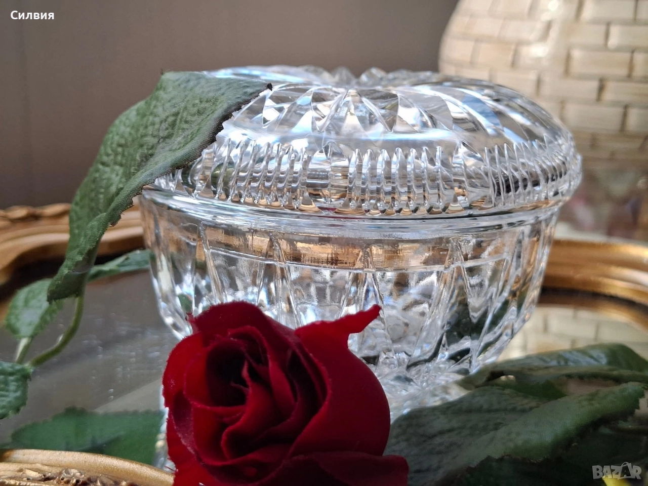 Малка кристална купа с капак , снимка 1