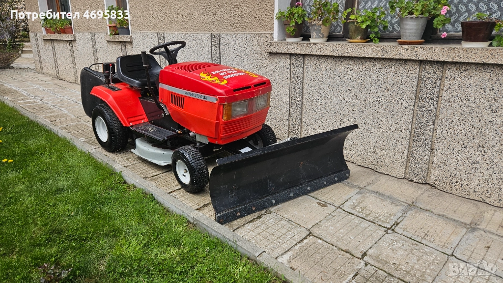 Трактор косачка със снегорин, снимка 1