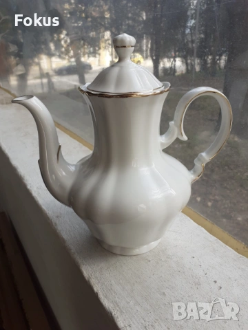 Чайник немски порцелан с златен кант