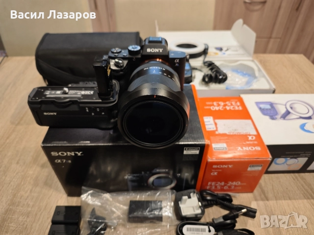 Фото апарат SONY A7S2 с обектив SONY F3.5-6.3 FE24 -240 и вертикален грип SONY VG-C2EM , снимка 2 - Фотоапарати - 51989262
