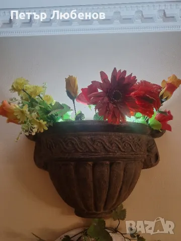 Стенна саксия с лед осветление 