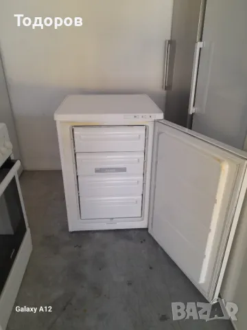 Малък фризер Zanussi, 110 l , снимка 2 - Фризери - 49469346