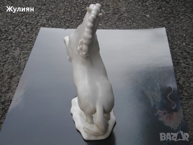 СТАР ПОРЦЕЛАН БЯЛ КОН, снимка 4 - Антикварни и старинни предмети - 39200028