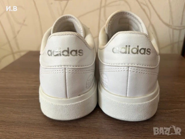 Адидас маратонки в бяло, снимка 3 - Маратонки - 51302782