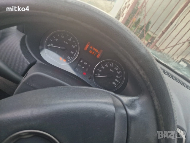 дачия сандеро 1,6 2011г, снимка 8 - Автомобили и джипове - 52620799