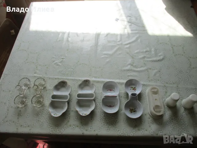 Солници 5 броя -2 порцеланови   ,3 пластмасови и  2 стъклени , оливерник, нож за кашкавал  и др-нови, снимка 2 - Аксесоари за кухня - 29870346