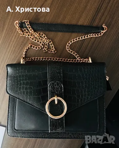 Черна дамска чантичка, снимка 8 - Чанти - 48279670