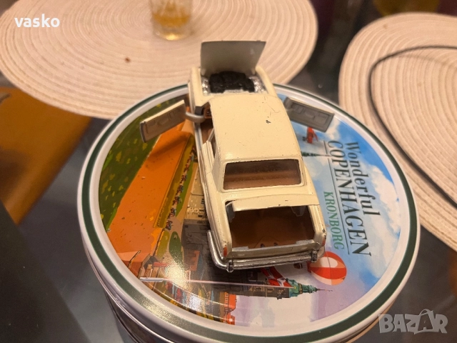 Английско Корги 1:36-Ролс, снимка 5 - Колекции - 52792184