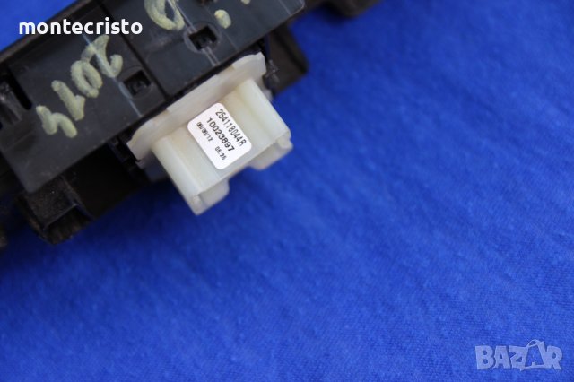 Панел бутони ел.стъкла Renault Clio IV (2013-2019г.) 254118044R, снимка 3 - Части - 38042347