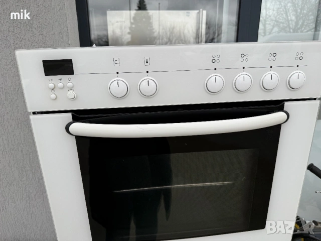 Бяла фурна за вграждане с плот Bosch Като нова, снимка 2 - Печки, фурни - 53426582
