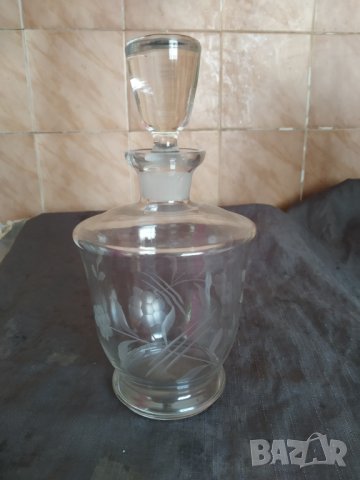 стара стъклена гарафа