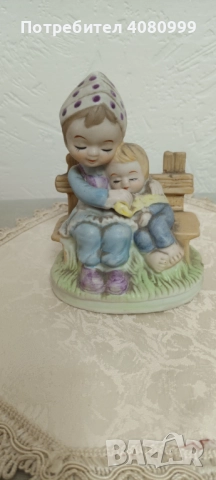 Мини фигурка "Две деца на пейка"