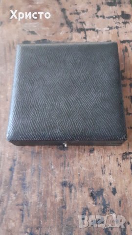 плакет възпоменателен метален в оригиналната си кутия на Унгарския Комунистически младежки съвет, снимка 4 - Антикварни и старинни предмети - 36627543