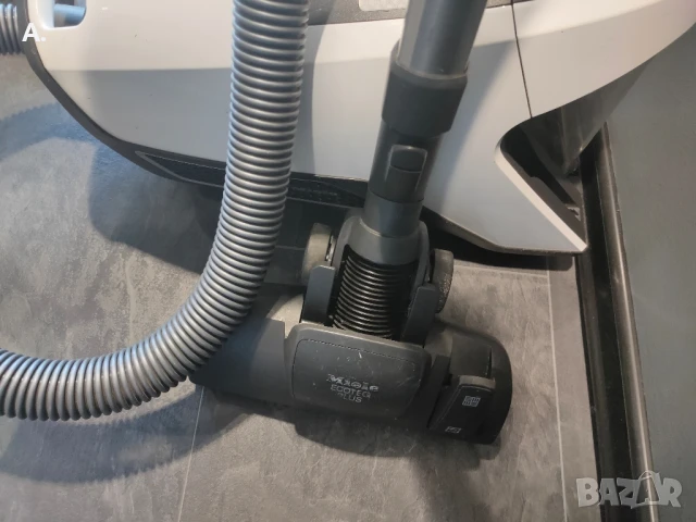 Продавам прахосмукачка в много добро състояние Миеле., снимка 8 - Прахосмукачки - 51386723