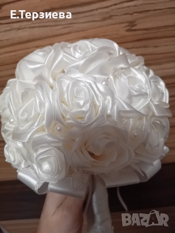 Булченски букет от бели сатенени рози, снимка 7 - Сватбени аксесоари - 52250374