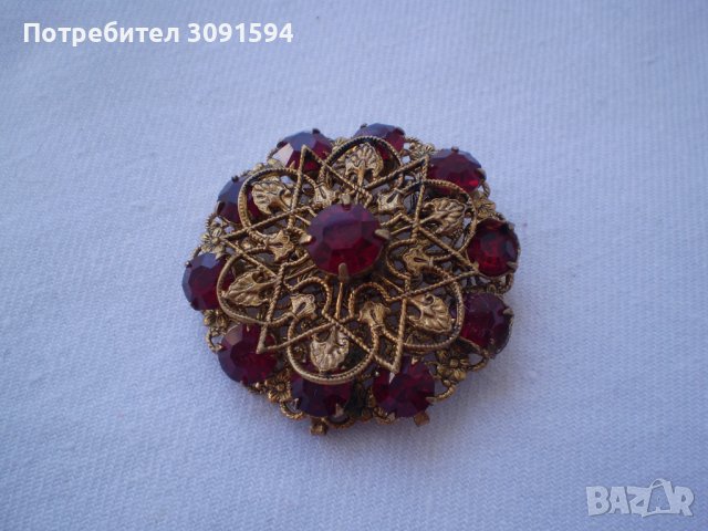 Винтич  брошка жълт метал с  чешки кристал, снимка 4 - Антикварни и старинни предмети - 36789225