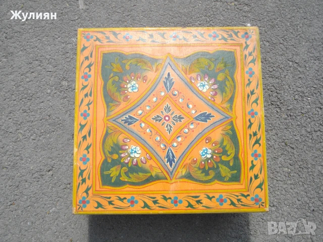 КРАСИВА РЪЧНО РИСУВАНА МАСА МАЛКА МАСИЧКА KARE , снимка 3 - Антикварни и старинни предмети - 50503390