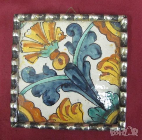 17c Antique Spanish Mayolica tile with stylised carnation, снимка 1