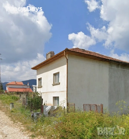 Продава се къща(на калкан) с плевня и 300 кв.м двор, снимка 2 - Къщи - 52511264