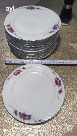 12 бр. Порцеланови Чинии със Златен Кант, снимка 4 - Чинии - 52679592