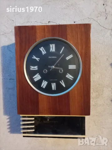руски стенен работещ часовник