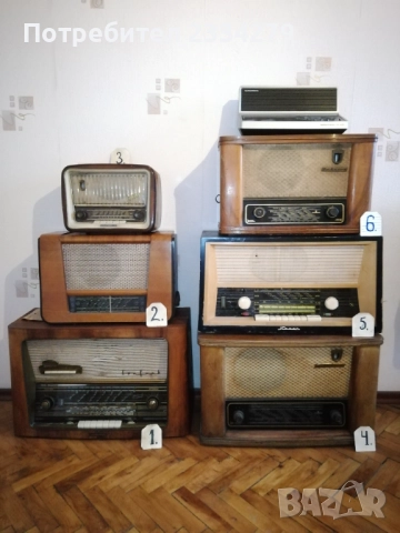 Ретро стари лампови радиото, радиоапарати. Различни модели и различни години. 