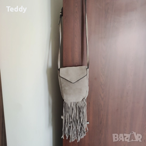 Чанта с ресни Mango, естествен велур, снимка 9 - Чанти - 51907938