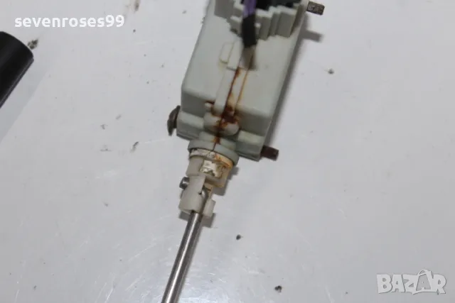 Заключване врата резервоар Фолксваген Голф 6 VW Golf 6 4врати хечбек 5K6810773, снимка 5 - Части - 48709424