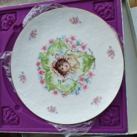 Колекционерска чиния Royal Doulton Valentines Day 1984, снимка 1 - Антикварни и старинни предмети - 35211164