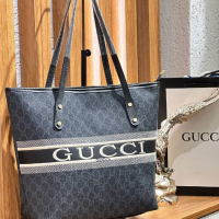 Дамска чанта Gucci, снимка 4 - Чанти - 44898942