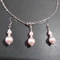 Новият ни изящен комплект бижута с нежни розови кристални перли и орнаменти в цвят Сребро , снимка 1 - Бижутерийни комплекти - 32642525