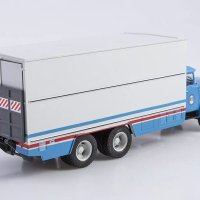 ЗИЛ 133ГЯ дълга база фургон - мащаб 1:43 на Наши Грузовики моделът е нов в кутия, снимка 3 - Колекции - 42621825