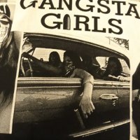 Гъзарска тениска черна с принт GANGSTA-GIRLS и мадами-гангстери.Изчистен черен гръб. , снимка 14 - Тениски - 37416330