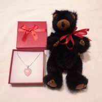 Ново Колие Сърце с играчка черно мече посребрено с розов кварц подарък за жена, снимка 2 - Романтични подаръци - 37693038